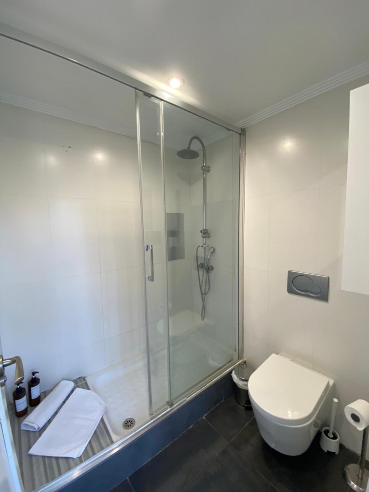 Apartamento frente al mar, moderno con aire acondicionado, parking y free Wi-Fi Benidorm Habitación foto