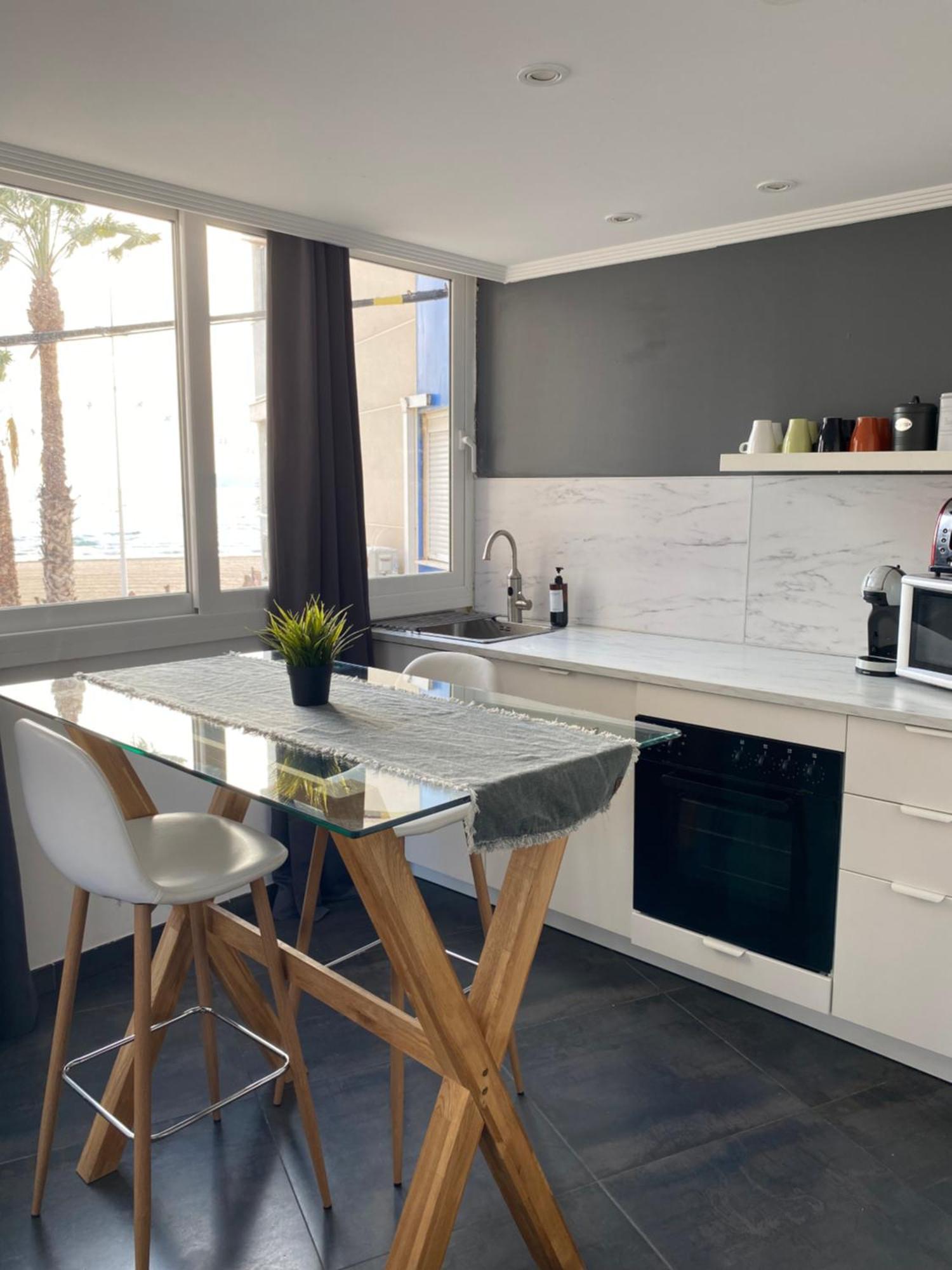 Apartamento frente al mar, moderno con aire acondicionado, parking y free Wi-Fi Benidorm Habitación foto