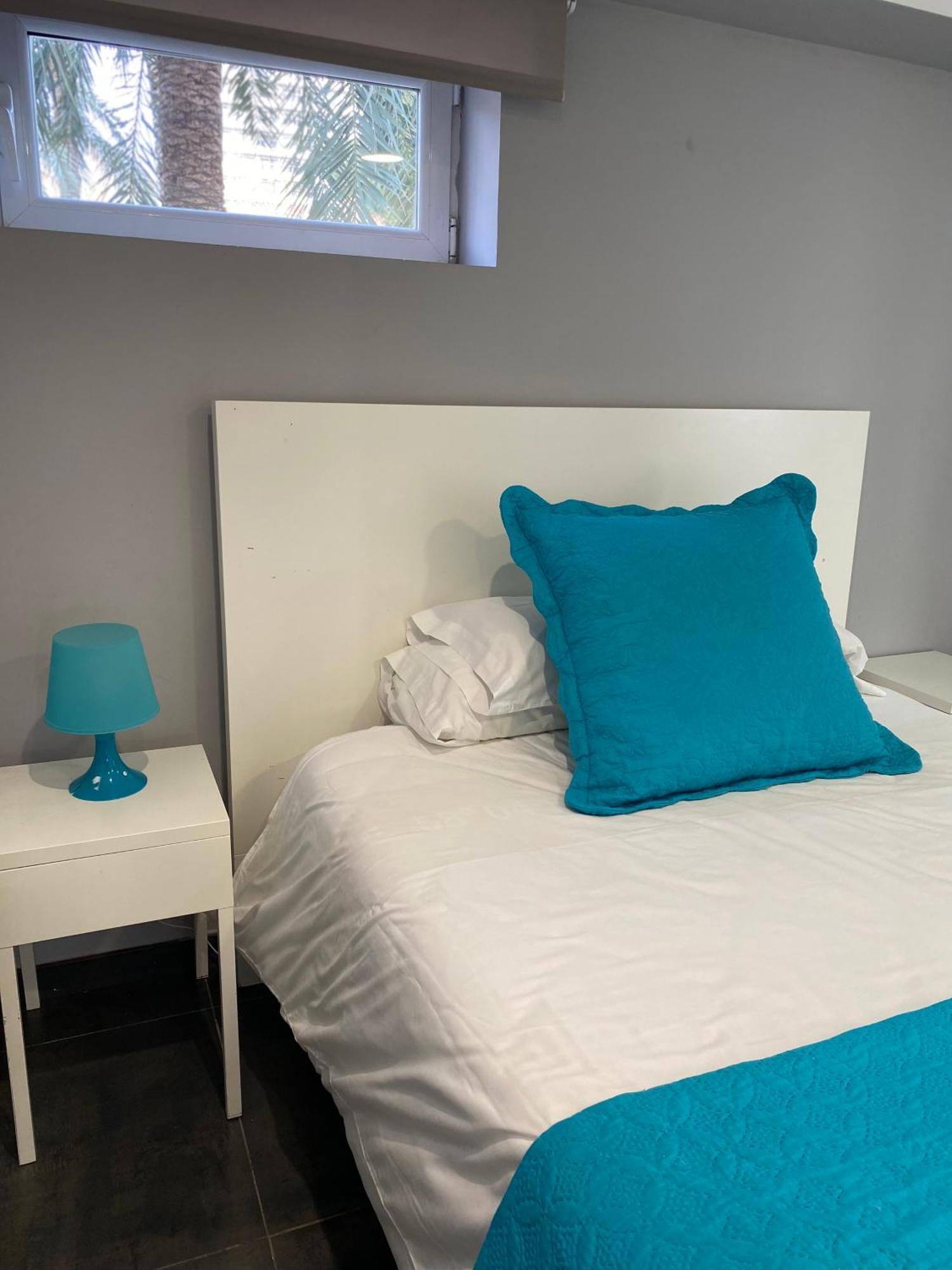 Apartamento frente al mar, moderno con aire acondicionado, parking y free Wi-Fi Benidorm Habitación foto