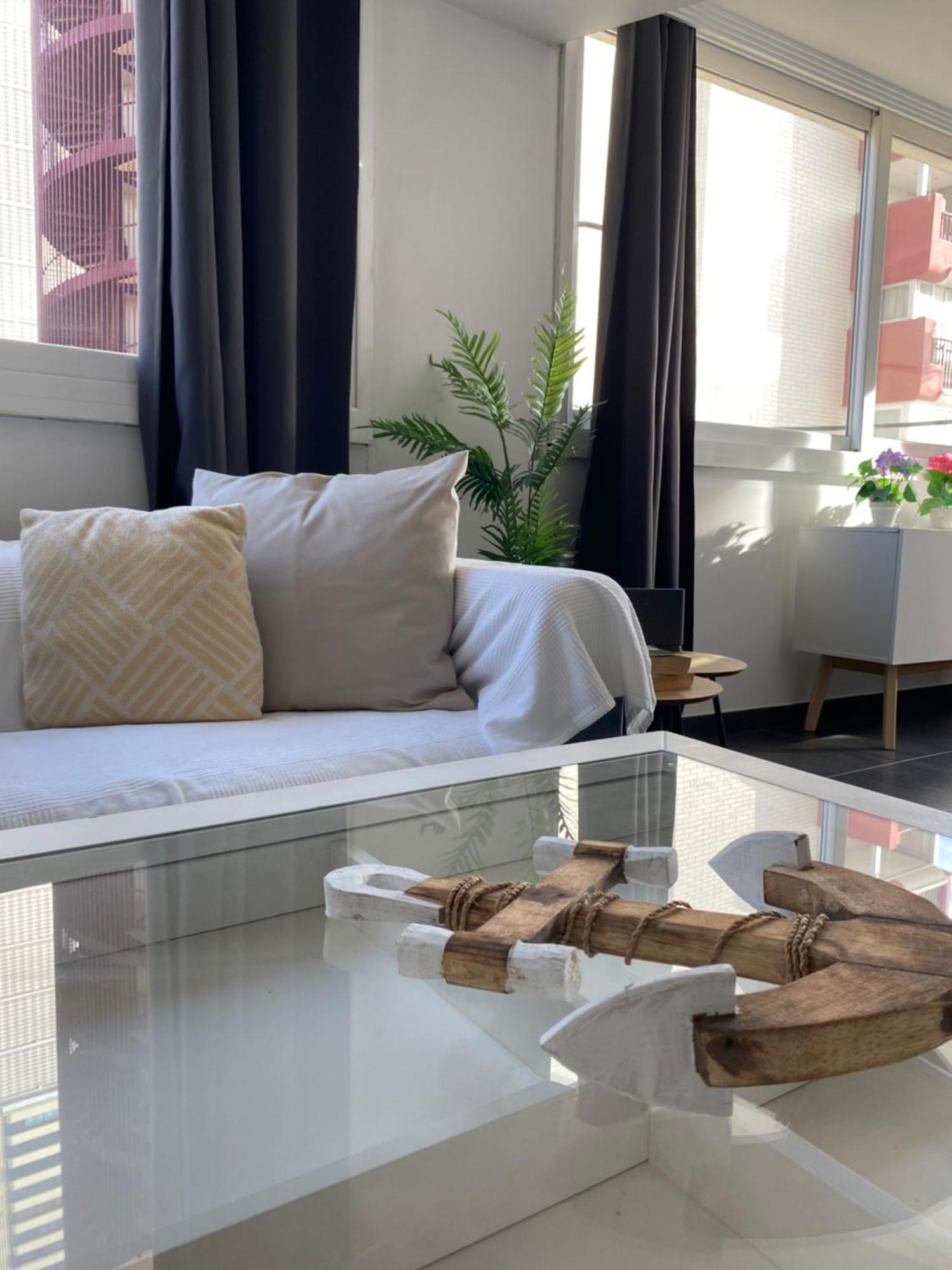 Apartamento frente al mar, moderno con aire acondicionado, parking y free Wi-Fi Benidorm Habitación foto