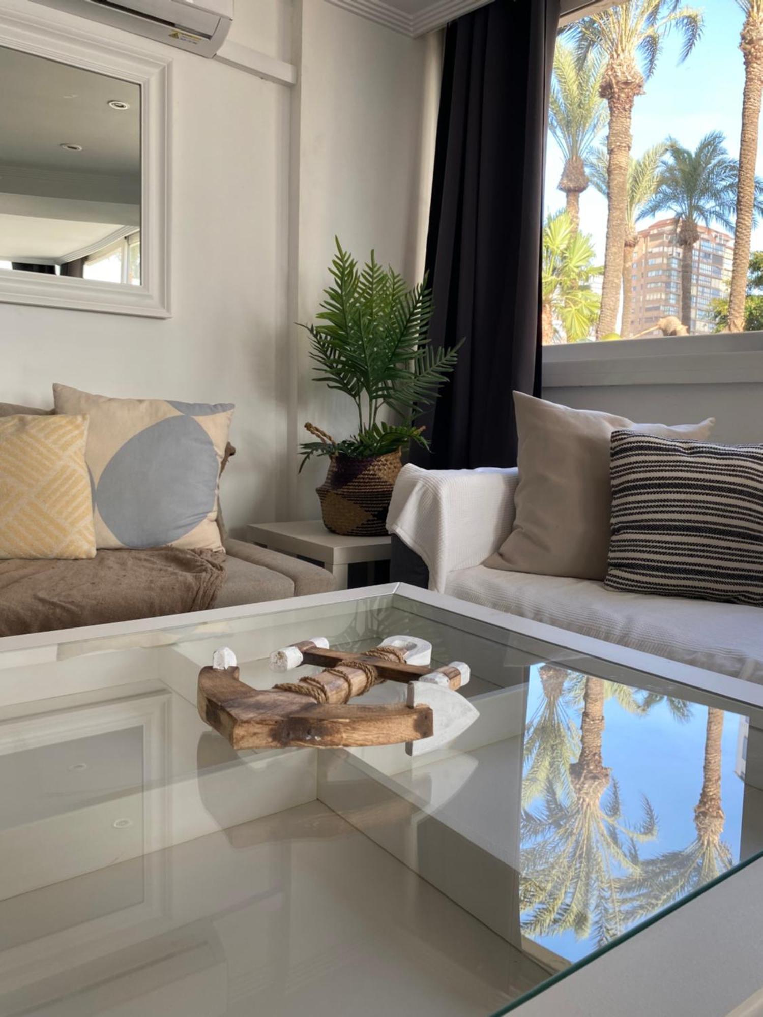 Apartamento frente al mar, moderno con aire acondicionado, parking y free Wi-Fi Benidorm Habitación foto