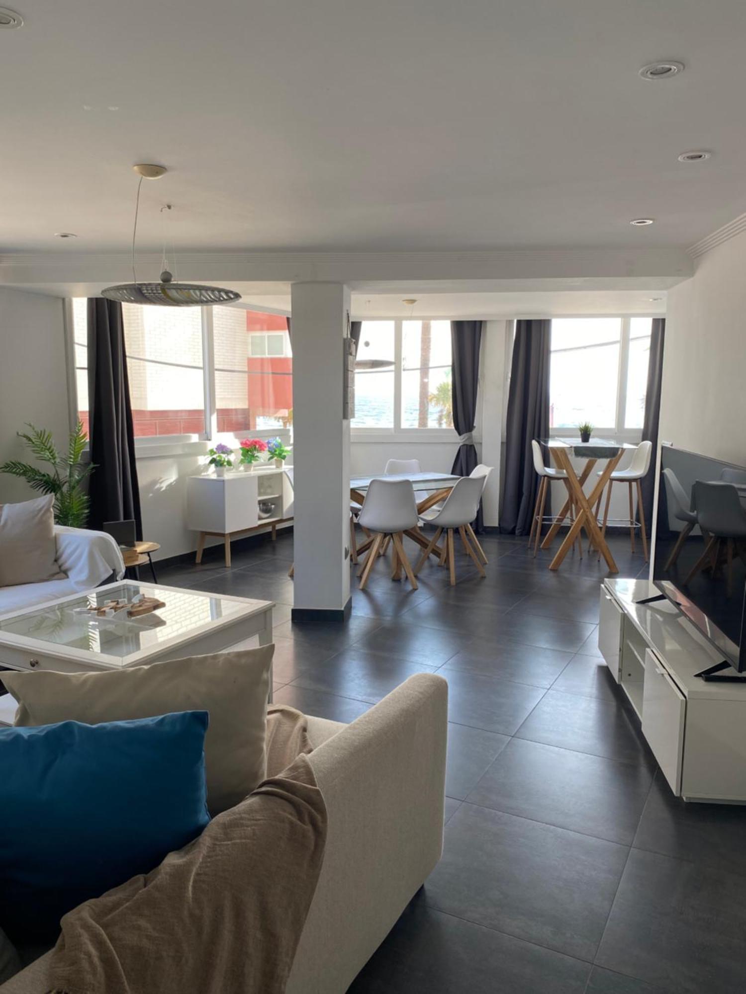 Apartamento frente al mar, moderno con aire acondicionado, parking y free Wi-Fi Benidorm Habitación foto