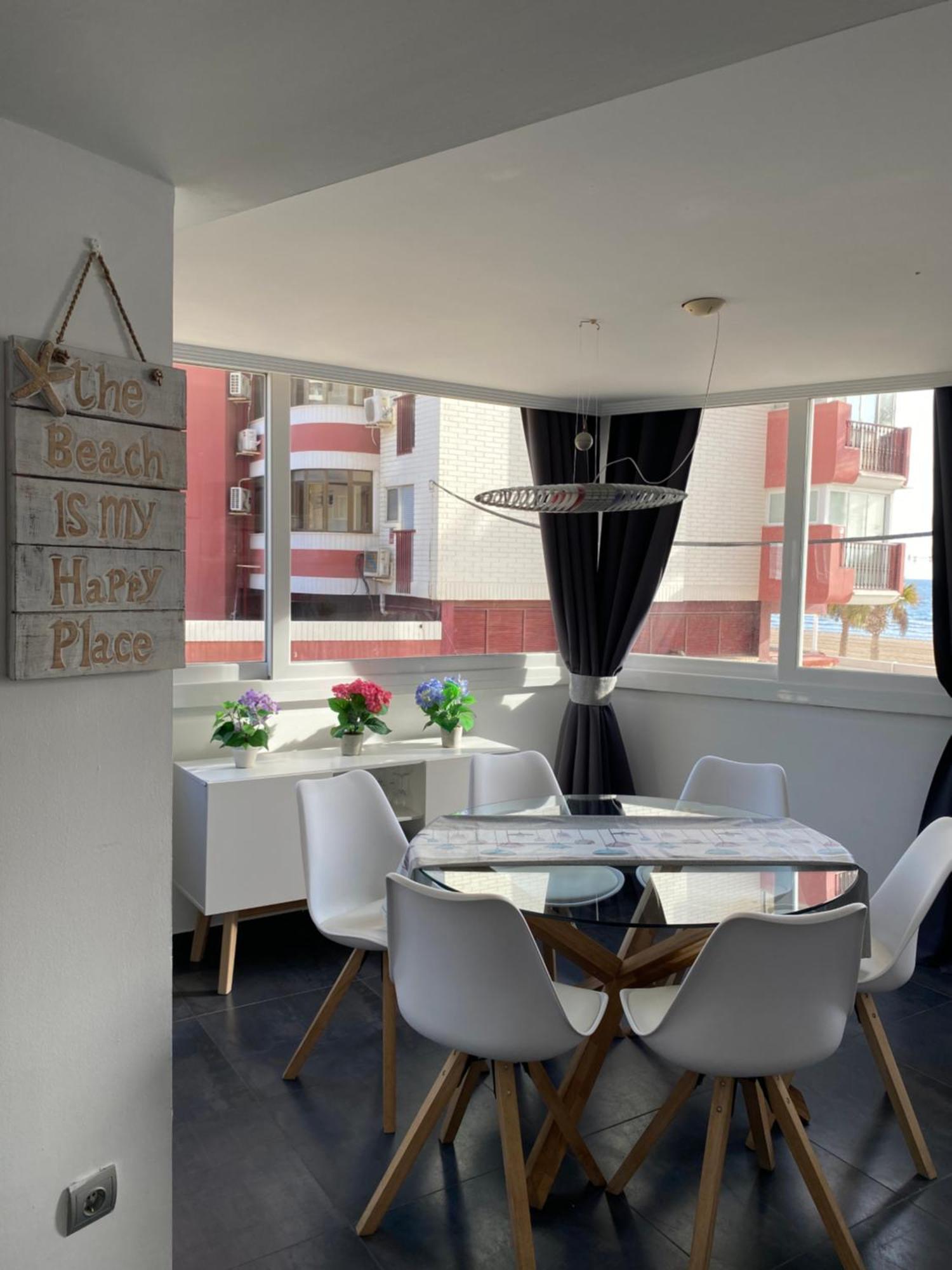 Apartamento frente al mar, moderno con aire acondicionado, parking y free Wi-Fi Benidorm Habitación foto