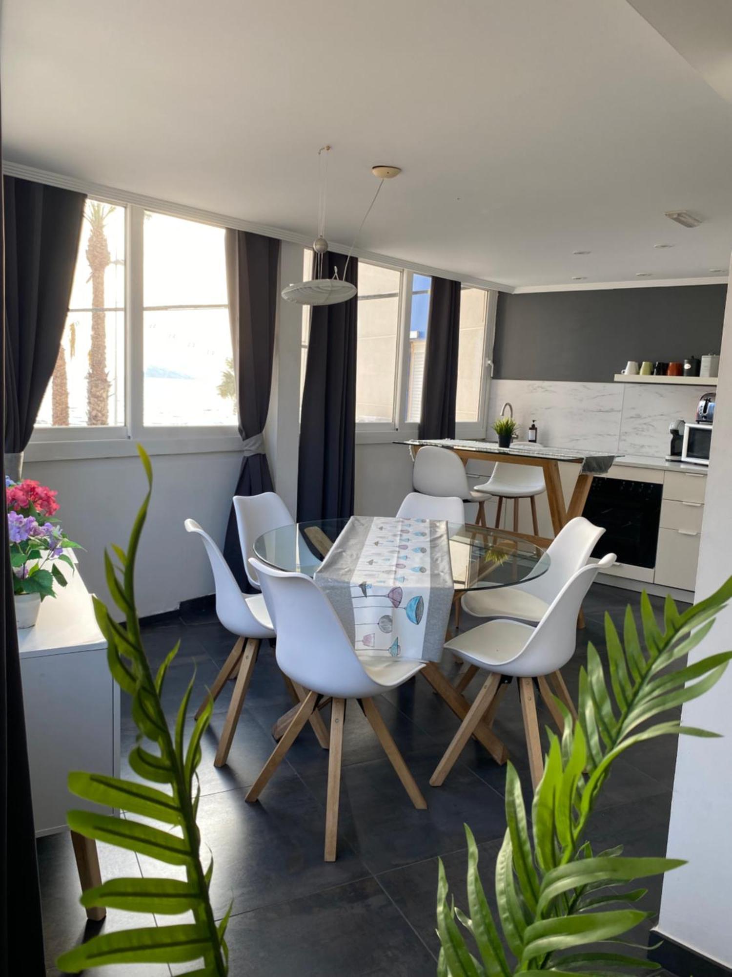 Apartamento frente al mar, moderno con aire acondicionado, parking y free Wi-Fi Benidorm Habitación foto