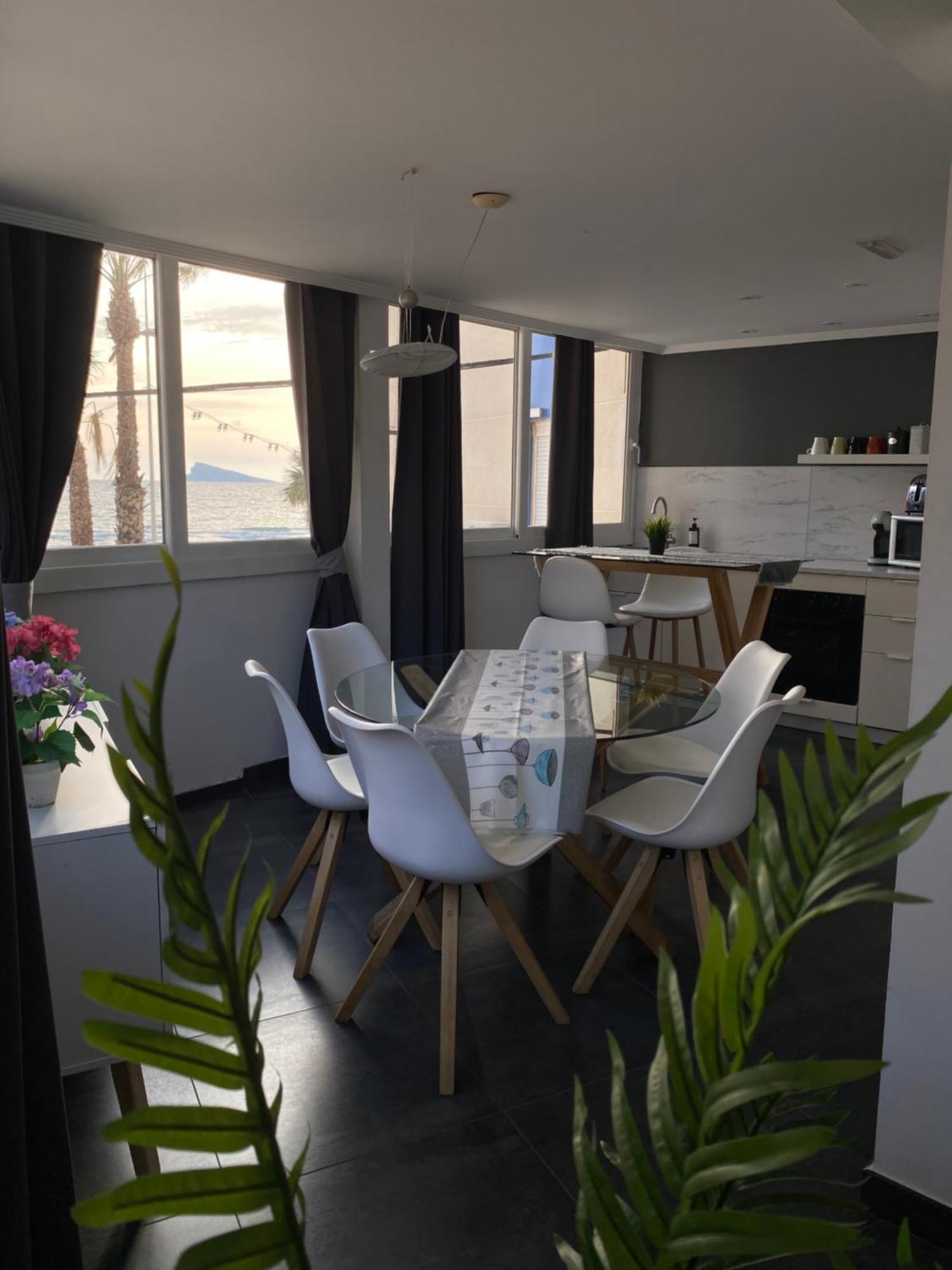 Apartamento frente al mar, moderno con aire acondicionado, parking y free Wi-Fi Benidorm Habitación foto