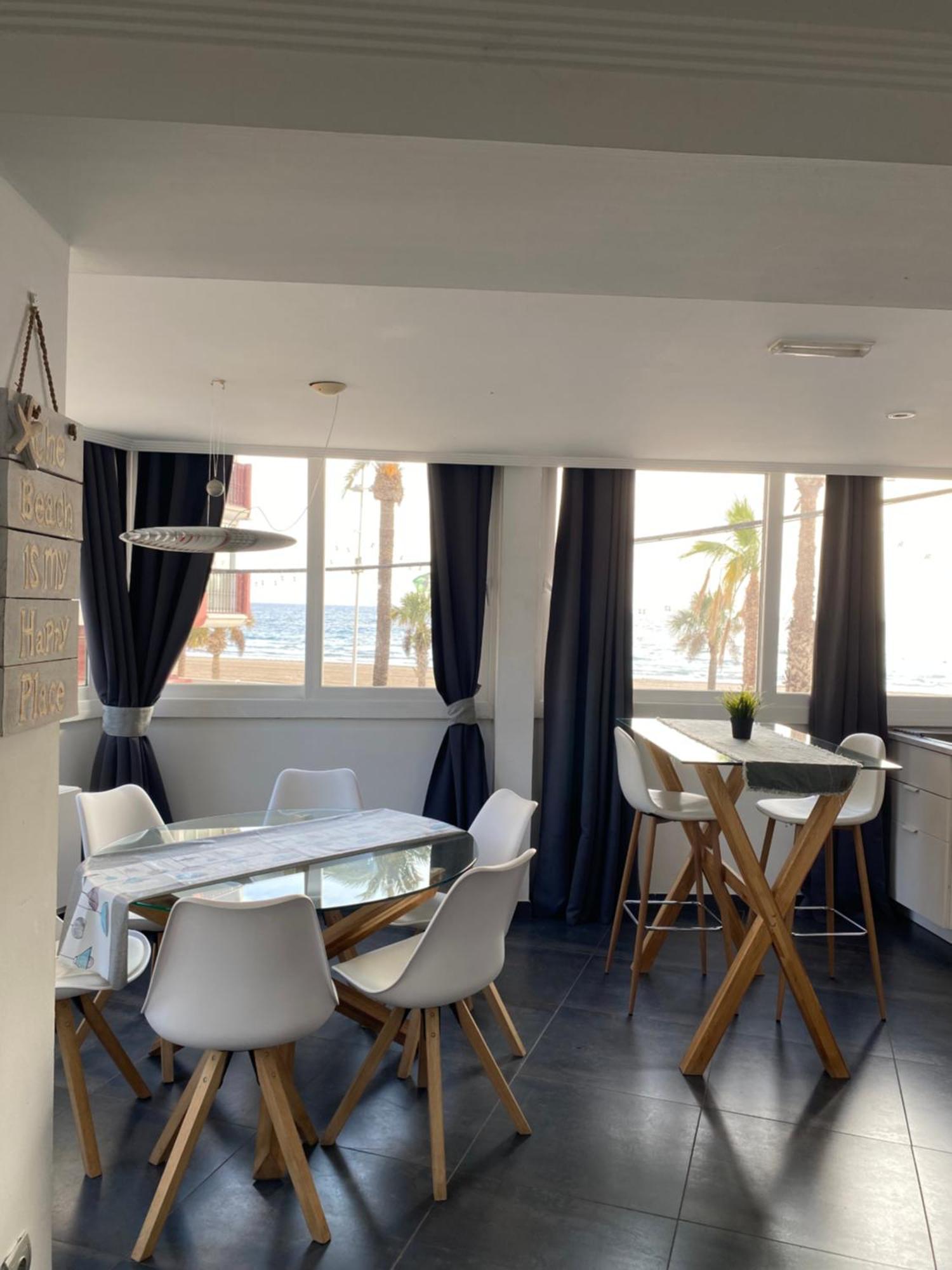 Apartamento frente al mar, moderno con aire acondicionado, parking y free Wi-Fi Benidorm Habitación foto