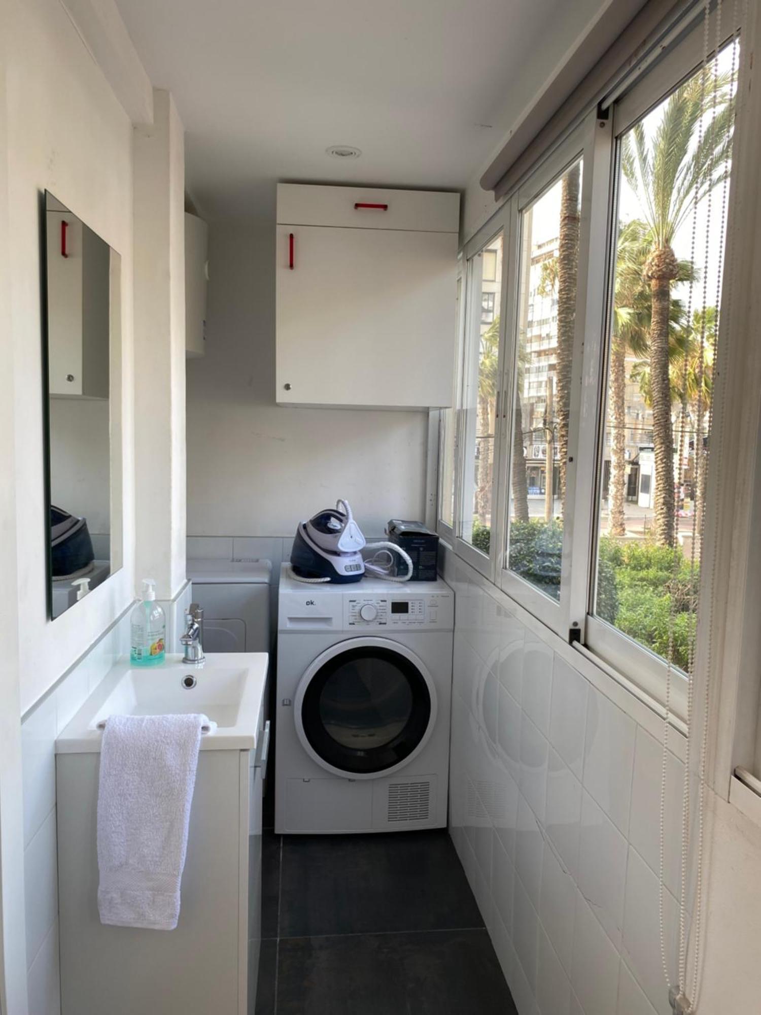 Apartamento frente al mar, moderno con aire acondicionado, parking y free Wi-Fi Benidorm Exterior foto