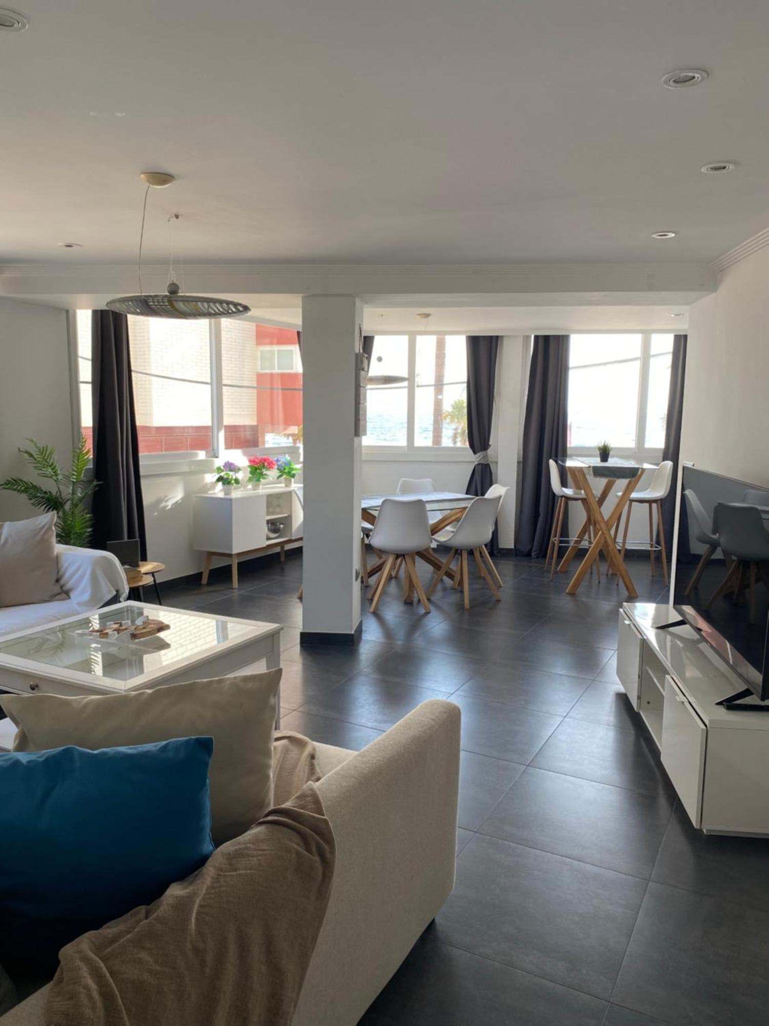 Apartamento frente al mar, moderno con aire acondicionado, parking y free Wi-Fi Benidorm Habitación foto