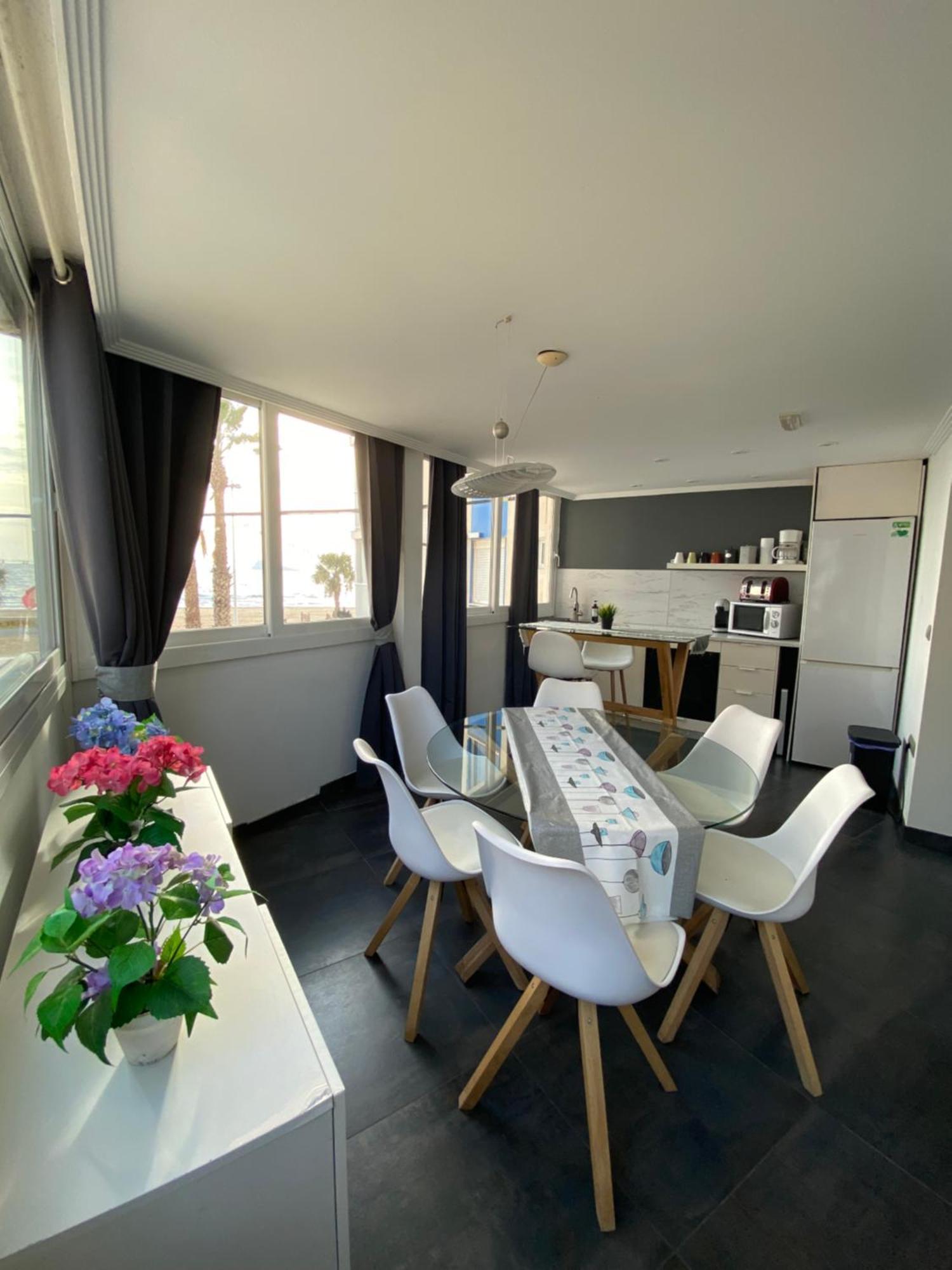 Apartamento frente al mar, moderno con aire acondicionado, parking y free Wi-Fi Benidorm Habitación foto