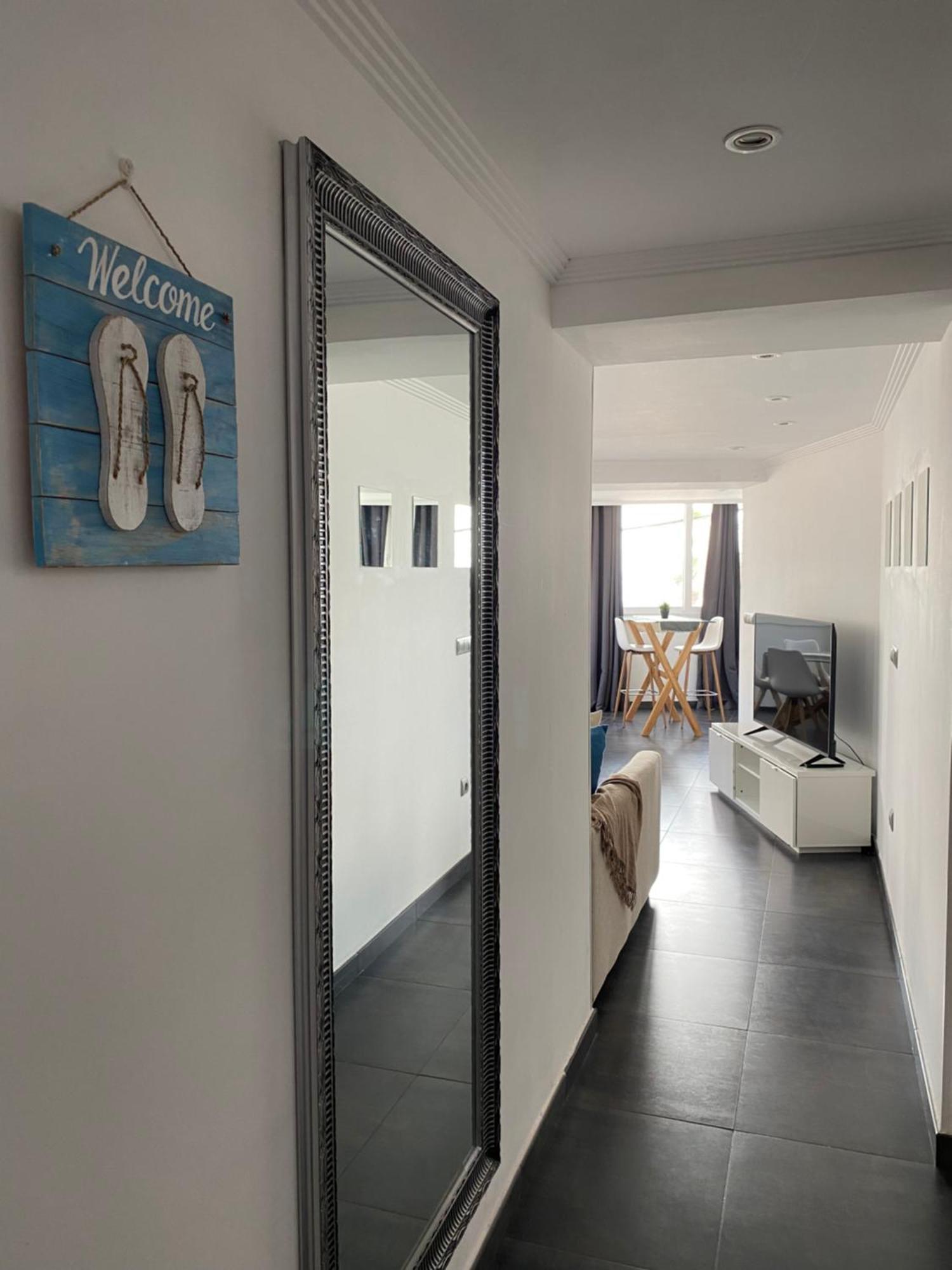 Apartamento frente al mar, moderno con aire acondicionado, parking y free Wi-Fi Benidorm Habitación foto